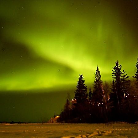 Mabuhay Lakeside Manor Bed & Breakfast Yellowknife Bagian luar foto