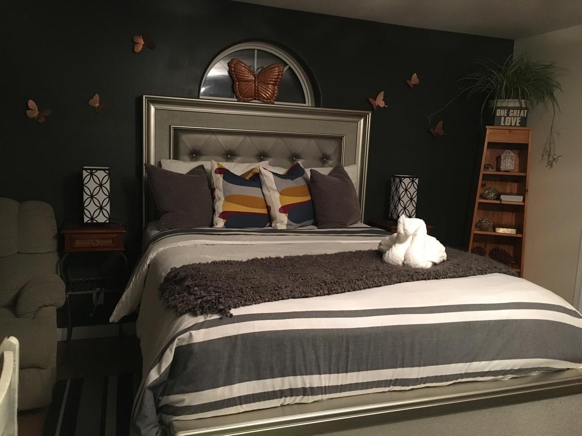 Mabuhay Lakeside Manor Bed & Breakfast Yellowknife Bagian luar foto