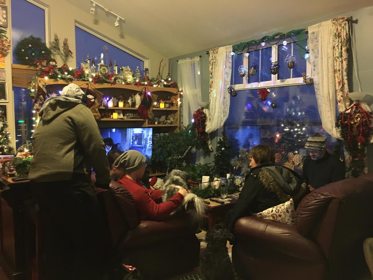Mabuhay Lakeside Manor Bed & Breakfast Yellowknife Bagian luar foto