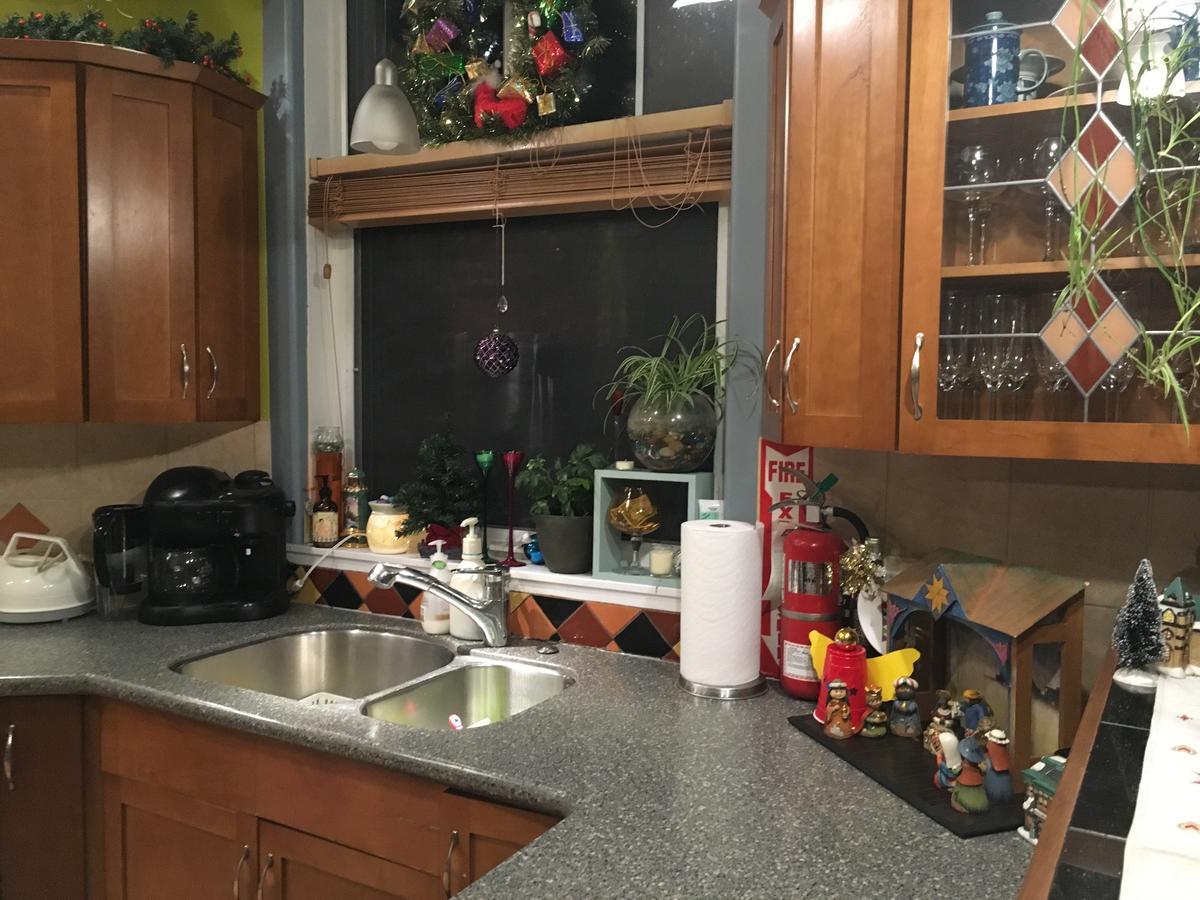 Mabuhay Lakeside Manor Bed & Breakfast Yellowknife Bagian luar foto