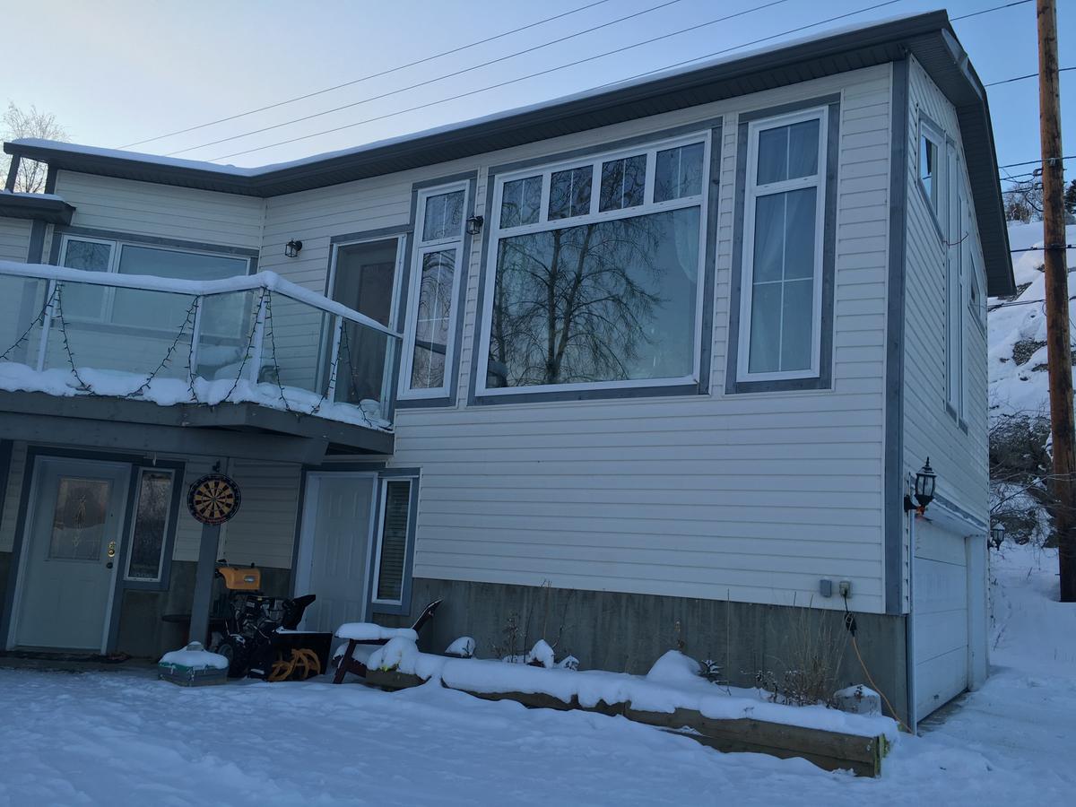 Mabuhay Lakeside Manor Bed & Breakfast Yellowknife Bagian luar foto