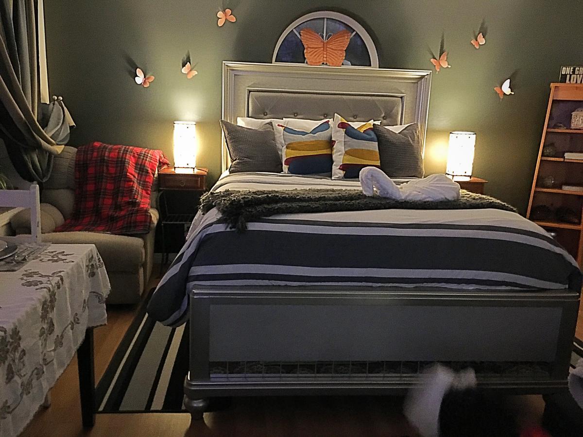 Mabuhay Lakeside Manor Bed & Breakfast Yellowknife Bagian luar foto