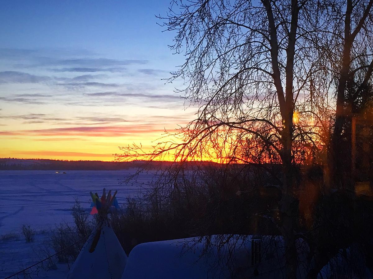 Mabuhay Lakeside Manor Bed & Breakfast Yellowknife Bagian luar foto