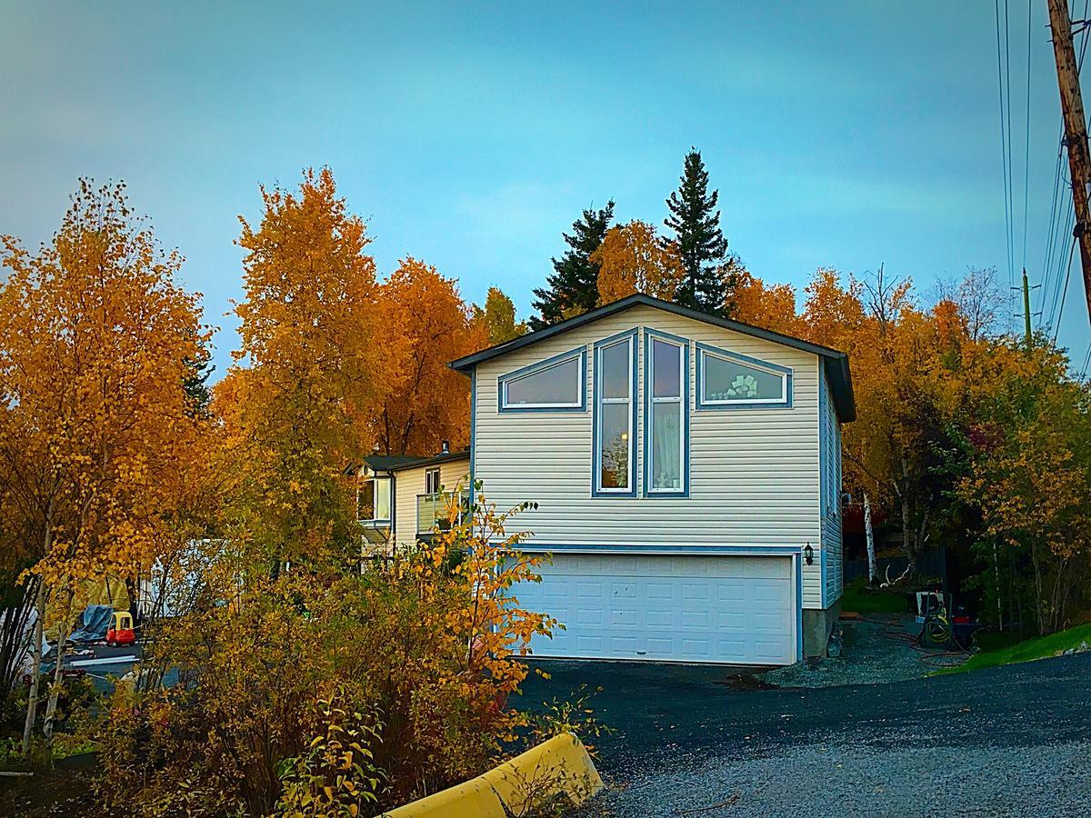 Mabuhay Lakeside Manor Bed & Breakfast Yellowknife Bagian luar foto