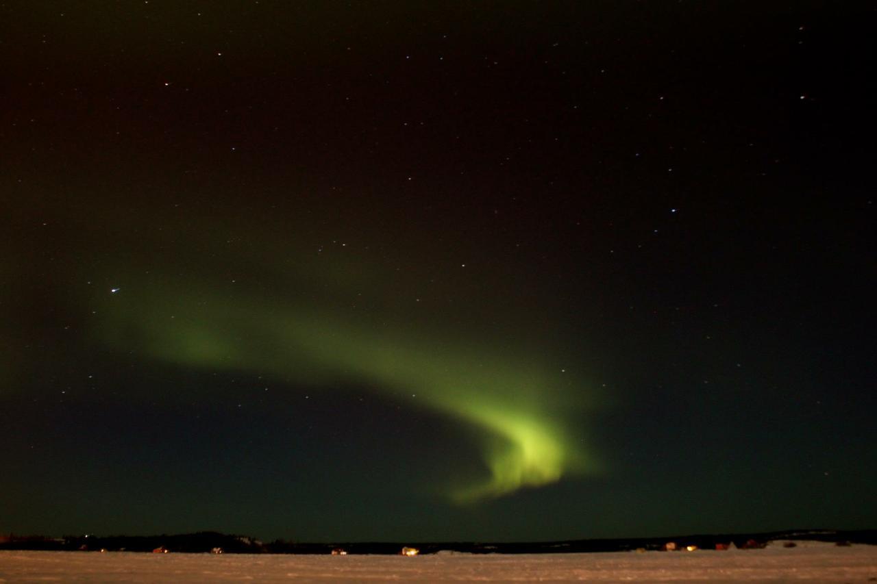 Mabuhay Lakeside Manor Bed & Breakfast Yellowknife Bagian luar foto