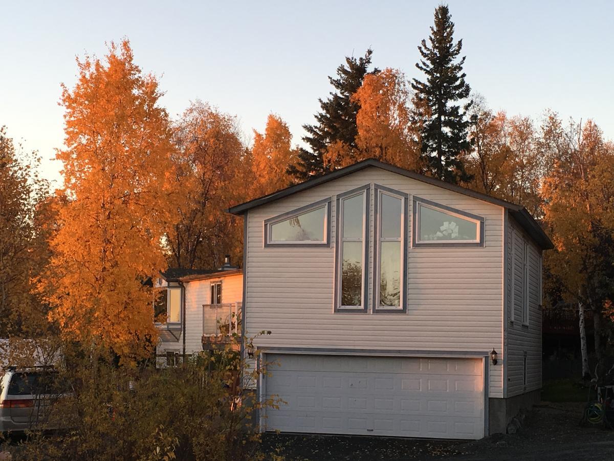 Mabuhay Lakeside Manor Bed & Breakfast Yellowknife Bagian luar foto