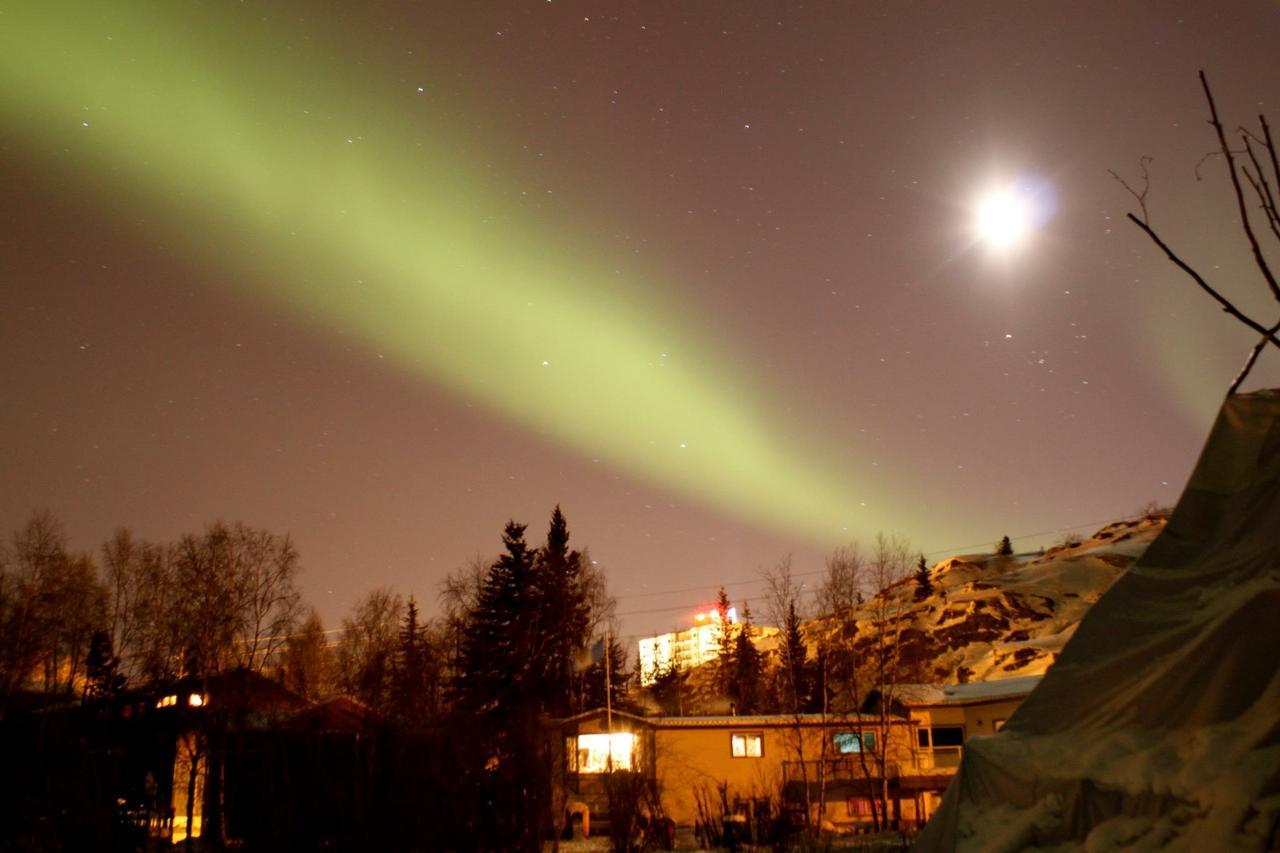 Mabuhay Lakeside Manor Bed & Breakfast Yellowknife Bagian luar foto