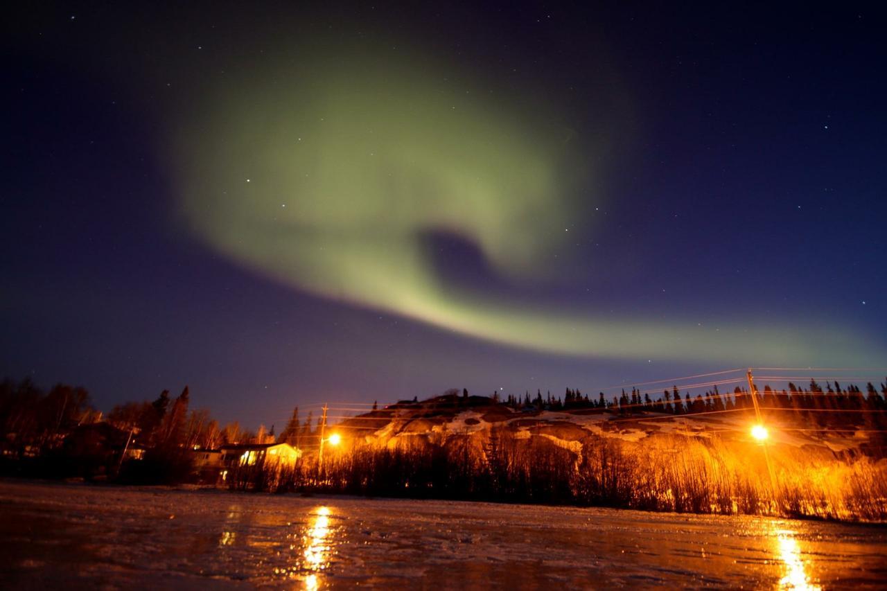 Mabuhay Lakeside Manor Bed & Breakfast Yellowknife Bagian luar foto