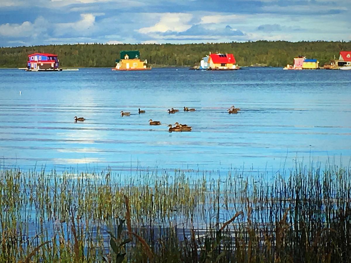 Mabuhay Lakeside Manor Bed & Breakfast Yellowknife Bagian luar foto