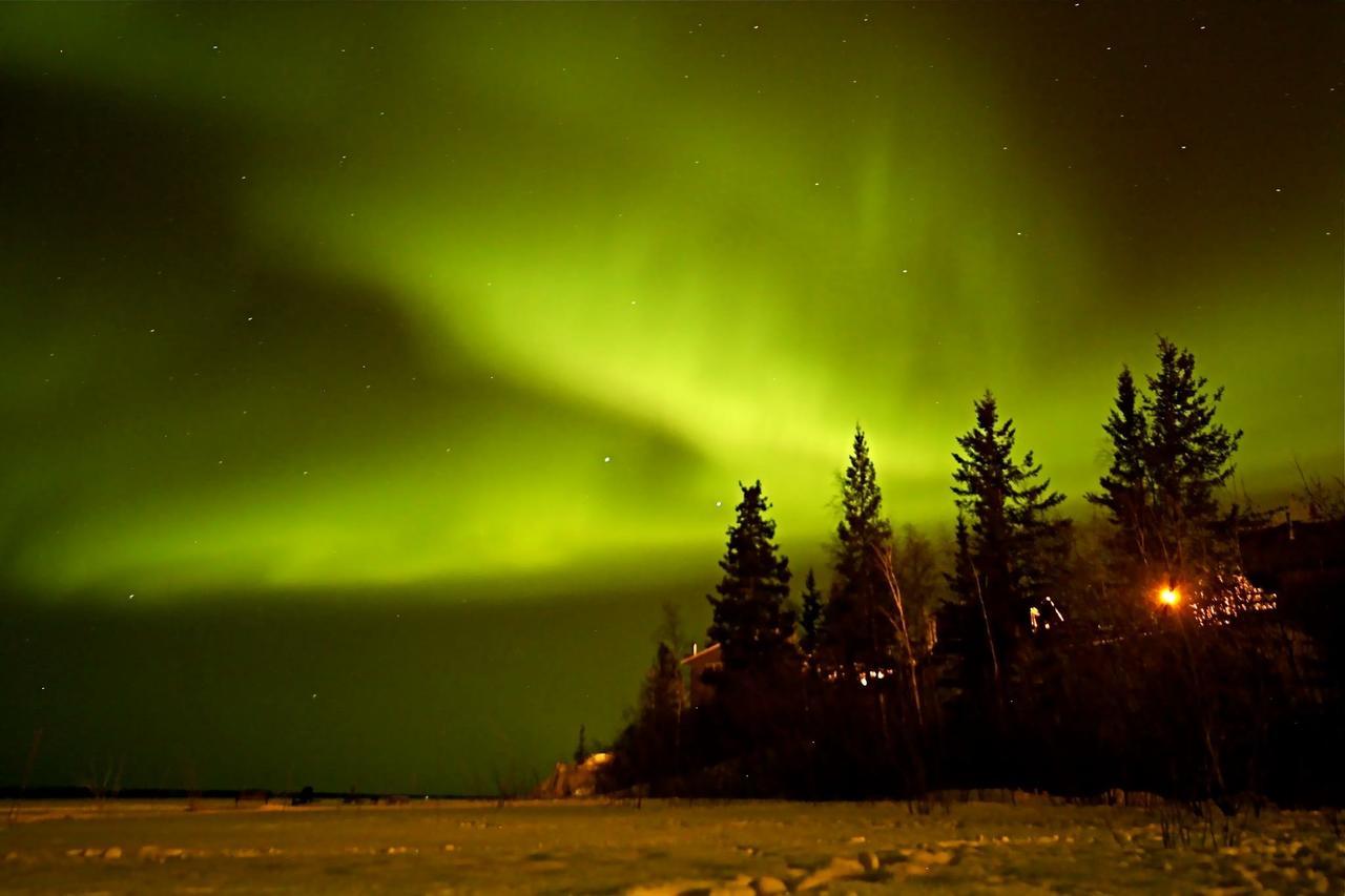 Mabuhay Lakeside Manor Bed & Breakfast Yellowknife Bagian luar foto