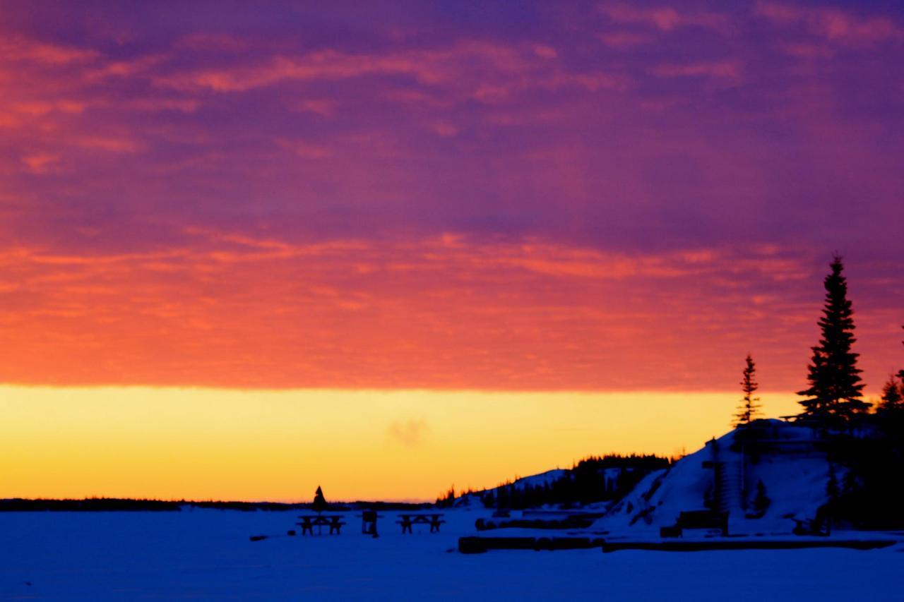 Mabuhay Lakeside Manor Bed & Breakfast Yellowknife Bagian luar foto