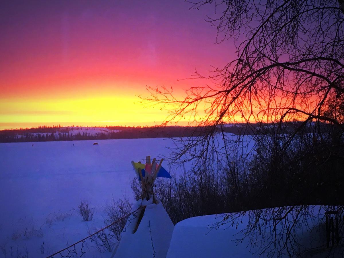 Mabuhay Lakeside Manor Bed & Breakfast Yellowknife Bagian luar foto