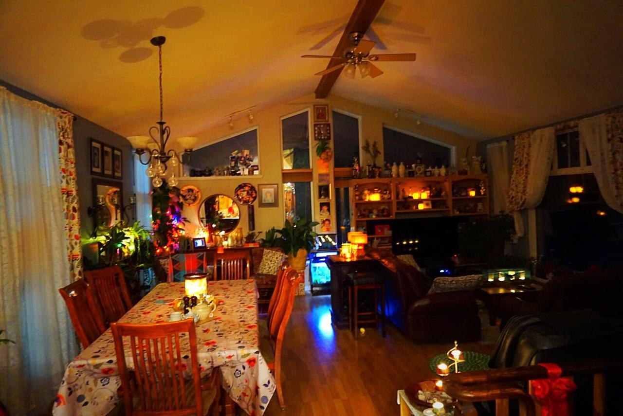 Mabuhay Lakeside Manor Bed & Breakfast Yellowknife Bagian luar foto