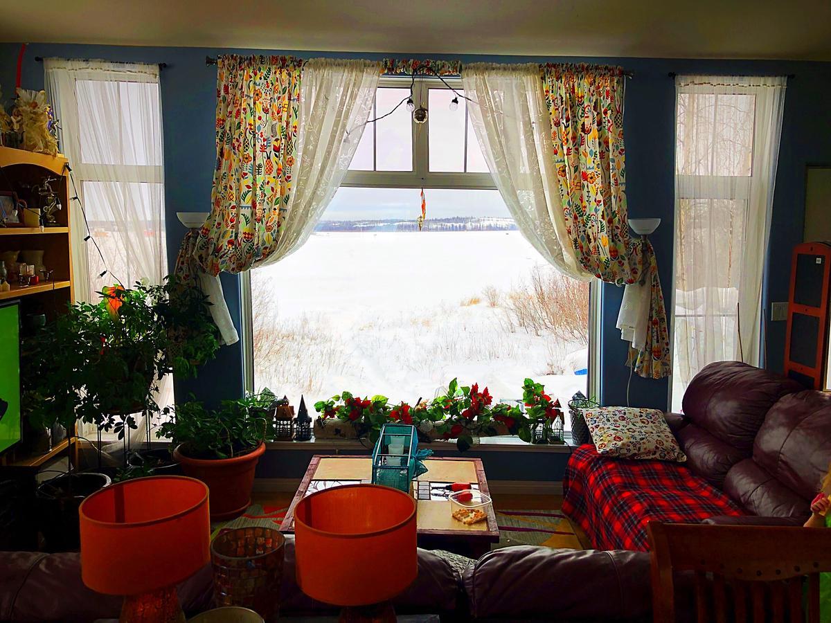 Mabuhay Lakeside Manor Bed & Breakfast Yellowknife Bagian luar foto