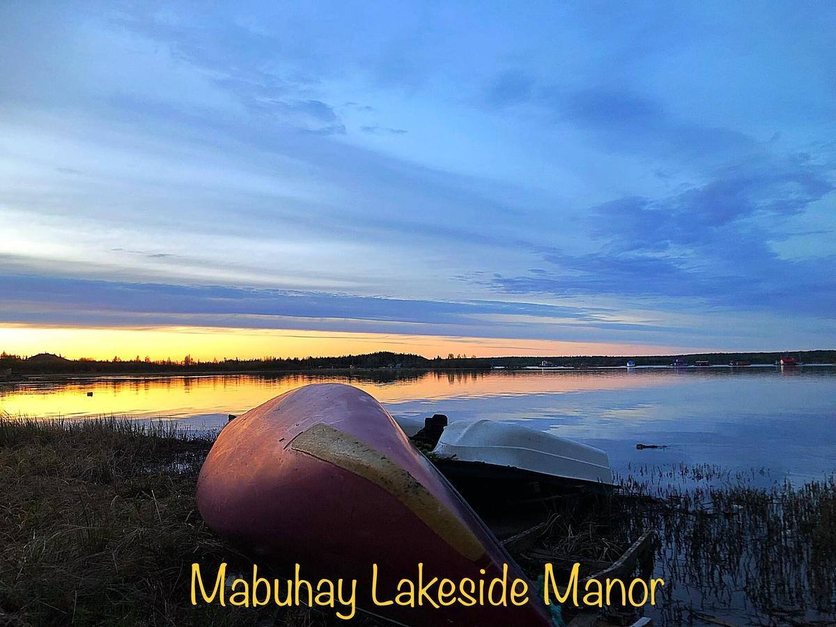 Mabuhay Lakeside Manor Bed & Breakfast Yellowknife Bagian luar foto