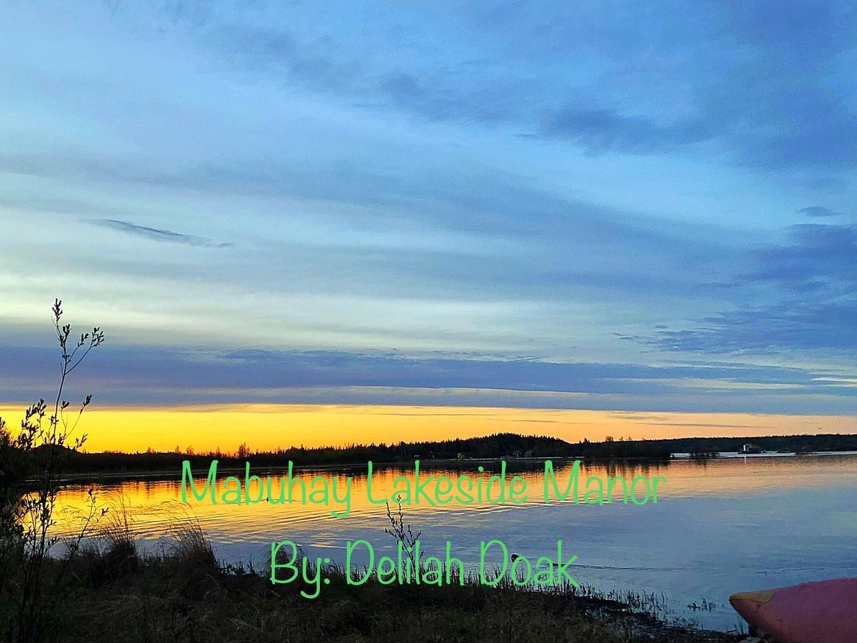 Mabuhay Lakeside Manor Bed & Breakfast Yellowknife Bagian luar foto