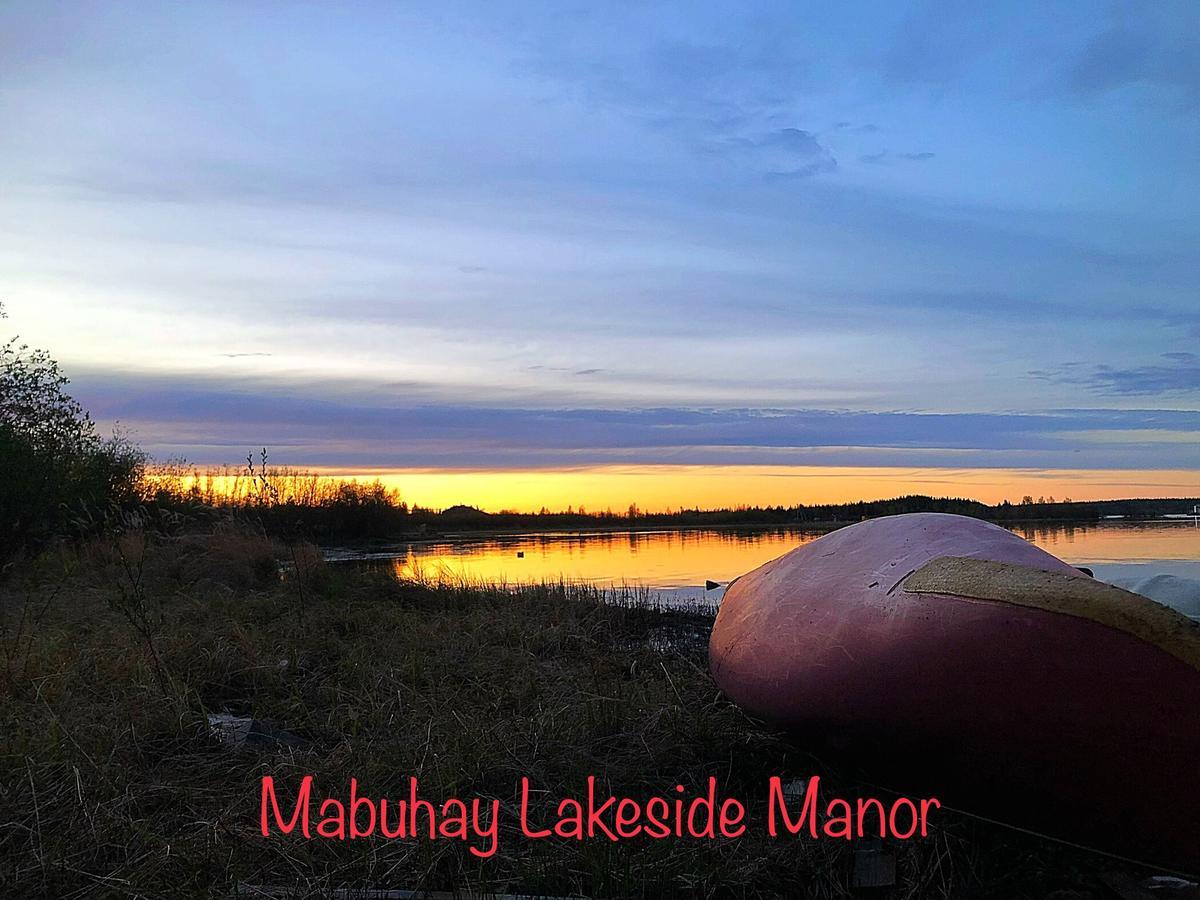 Mabuhay Lakeside Manor Bed & Breakfast Yellowknife Bagian luar foto