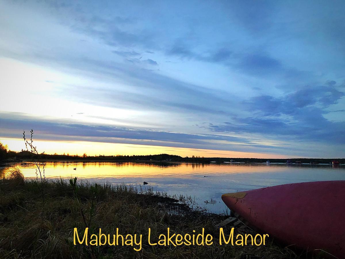 Mabuhay Lakeside Manor Bed & Breakfast Yellowknife Bagian luar foto