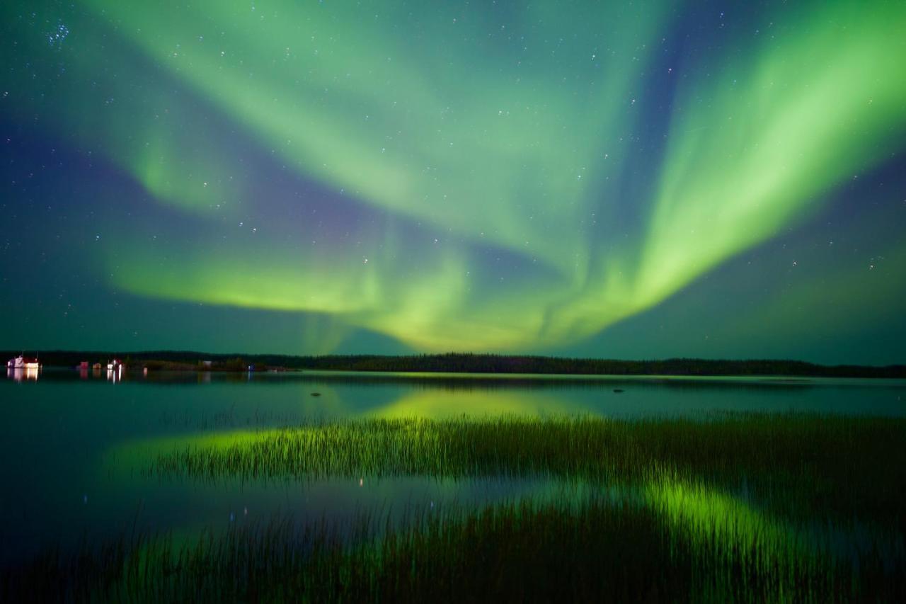 Mabuhay Lakeside Manor Bed & Breakfast Yellowknife Bagian luar foto