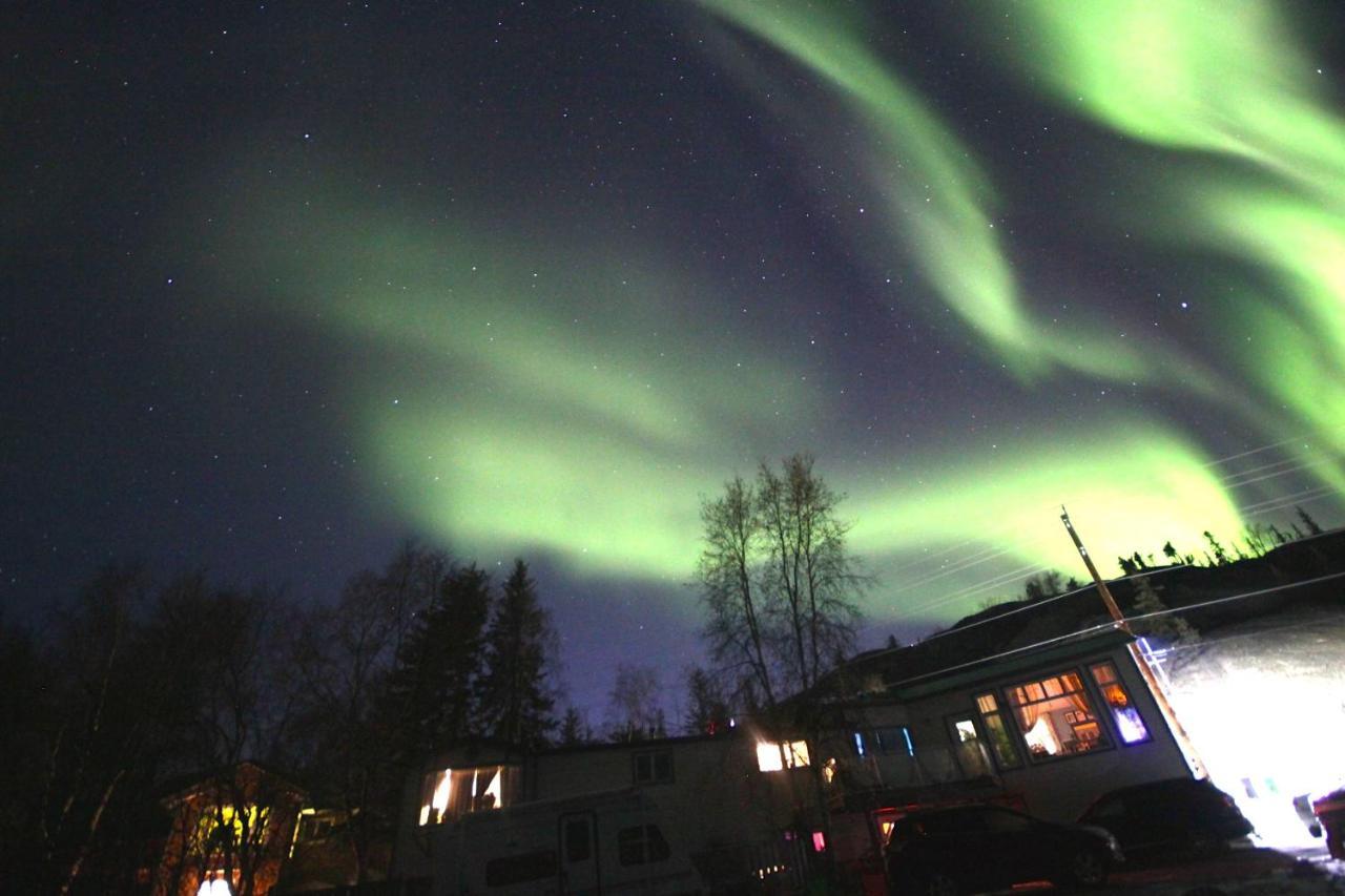 Mabuhay Lakeside Manor Bed & Breakfast Yellowknife Bagian luar foto