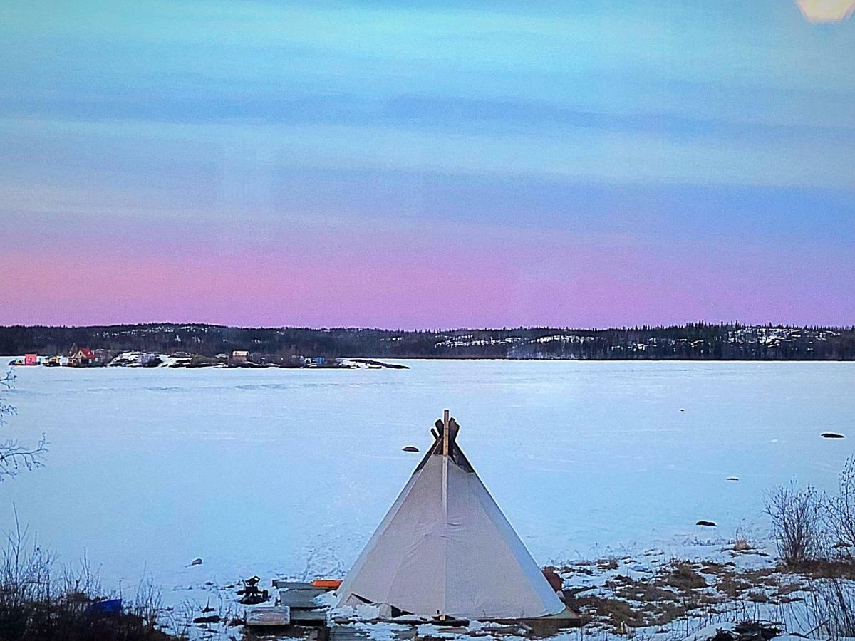 Mabuhay Lakeside Manor Bed & Breakfast Yellowknife Bagian luar foto